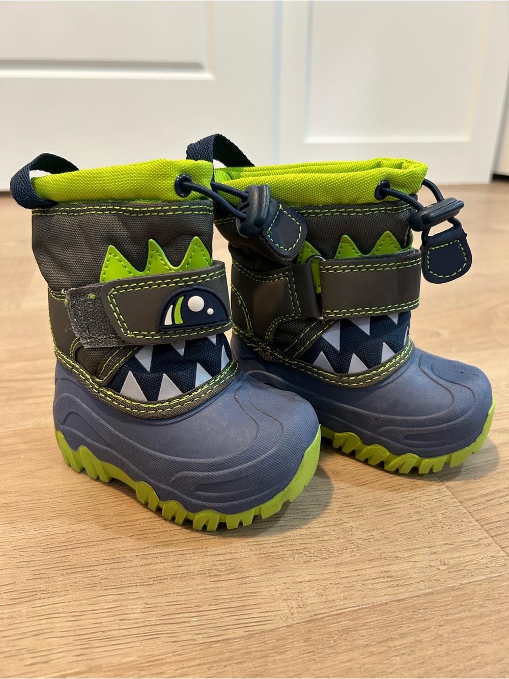 Toddler Winter Boots in Navy and Neon Green | Size 4